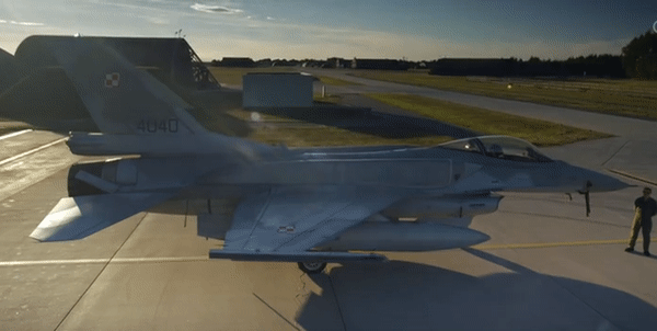 Chiến đấu cơ F-16 Mỹ bắn trượt UFO, buộc phải khai hỏa quả tên lửa thứ 2 - Ảnh 23.