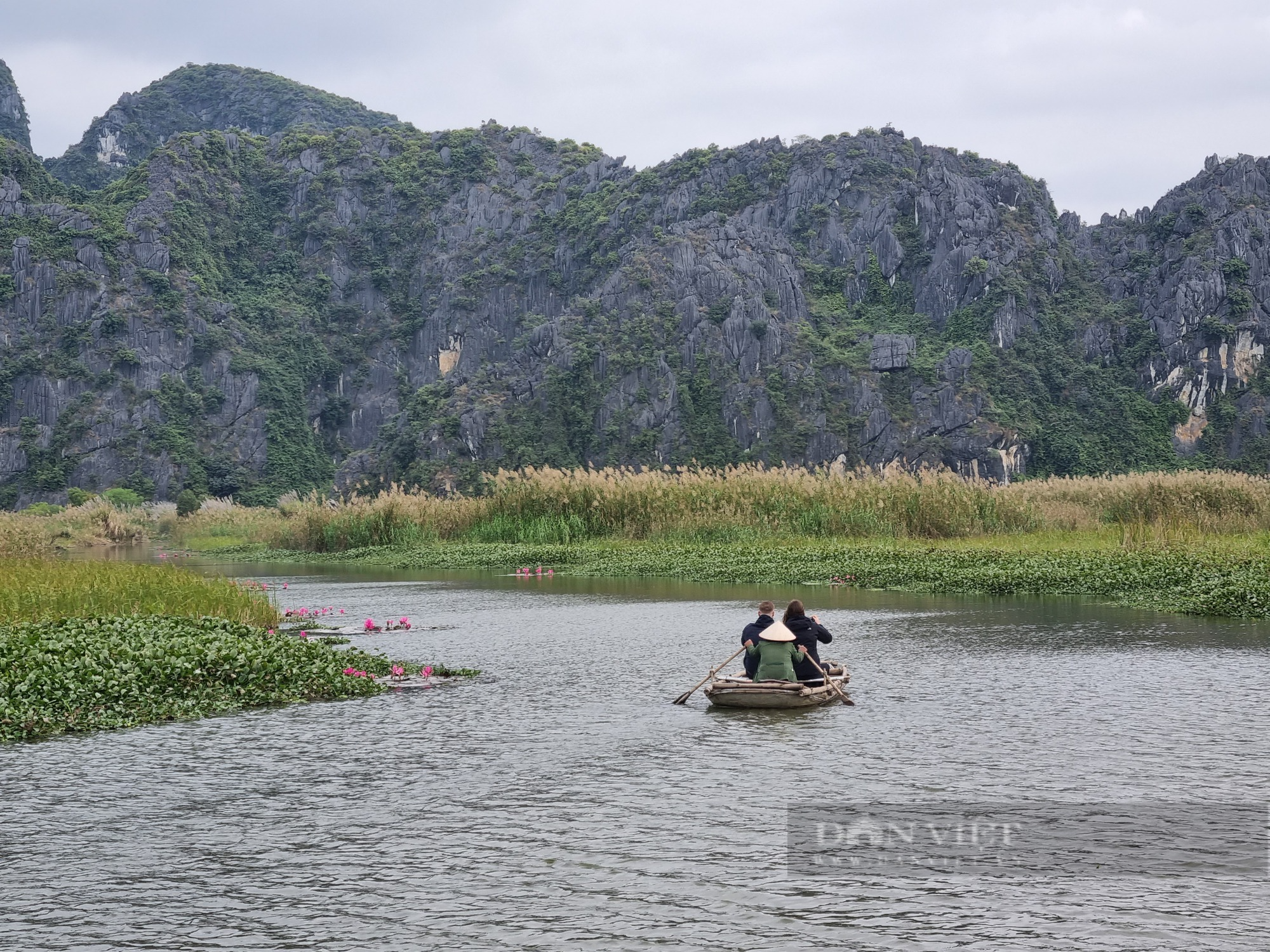 Du khách Ninh Bình: Khung cảnh thơ mộng tại đầm Vân Long - Ảnh 2.