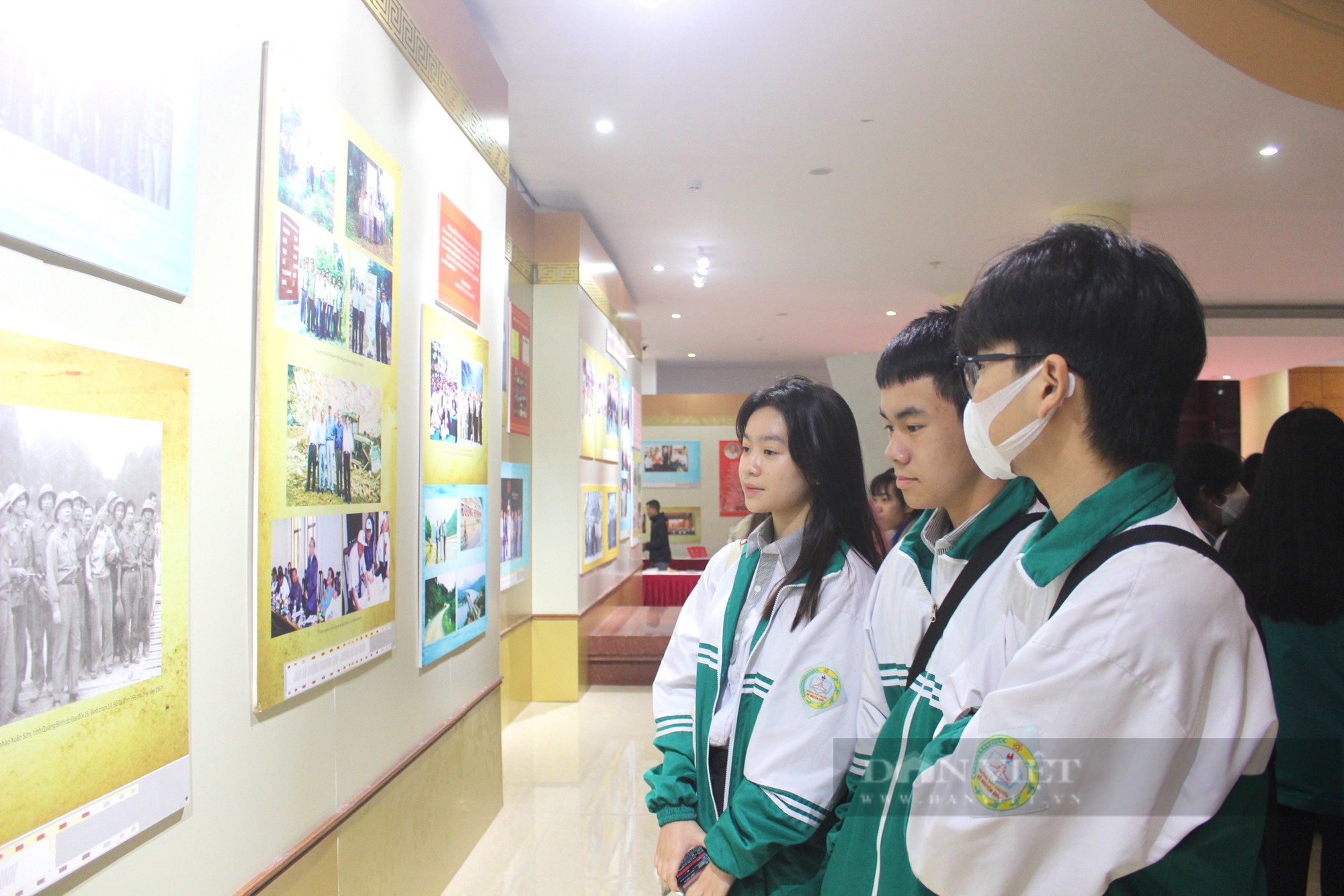 Gần 600 bức ảnh, sách về Trung tướng Đồng Sỹ Nguyên trưng bày ở Bảo tàng Quảng Bình - Ảnh 3.