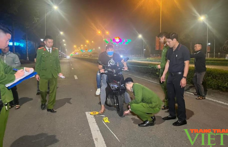 9X lao xe máy làm trọng thương CSGT ở Lào Cai bị khởi tố tội “giết người” - Ảnh 2.