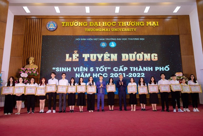 Hành trình chinh phục Sinh viên 5 tốt của nữ sinh Đại học Thương mại - Ảnh 6.