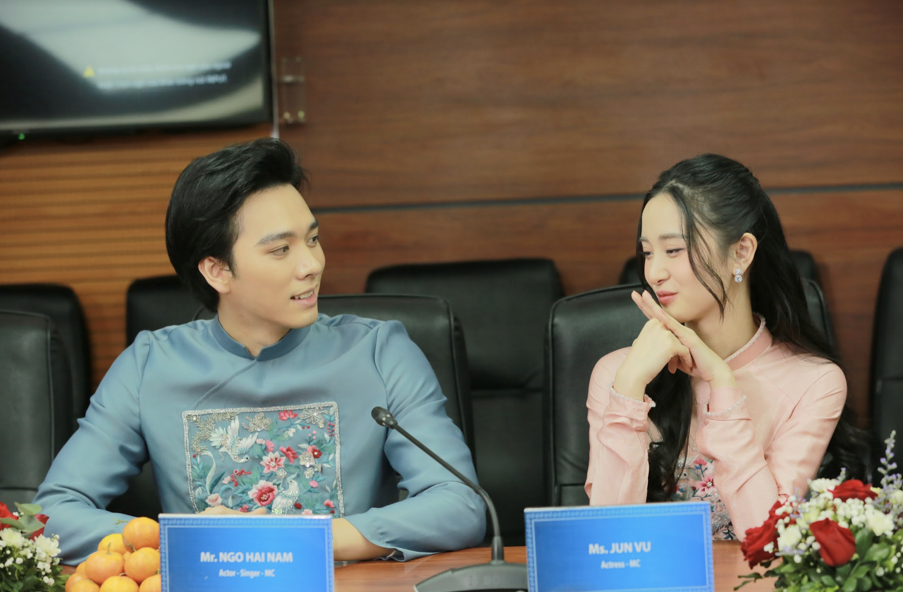 Jun Vũ lần đầu tiên dẫn dắt gameshow hẹn hò dành cho người Việt Nam tại Hàn Quốc - Ảnh 2.