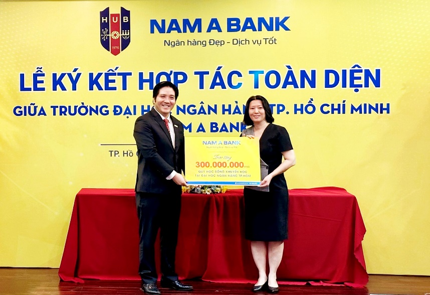 Nam A Bank hợp tác toàn diện cùng Đại học Ngân hàng TP.HCM - Ảnh 2.