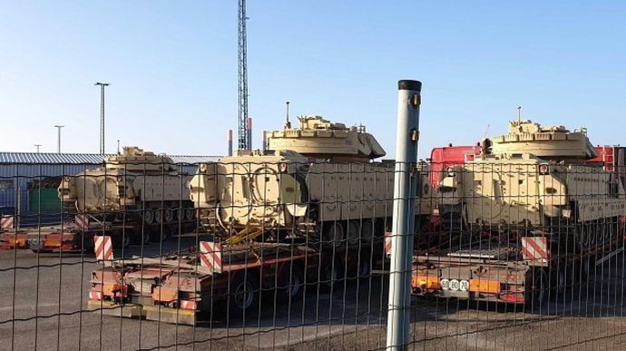 Phát hiện 440 đơn vị thiết bị quân sự Mỹ dành cho Ukraine tại cảng Đức - Ảnh 1.