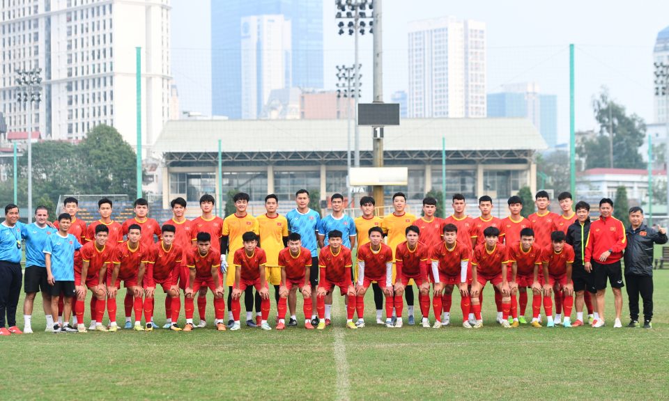 U20 Việt Nam bay 12 tiếng tới Ả Rập Xê-út, chuẩn bị đấu đội chủ nhà - Ảnh 1.