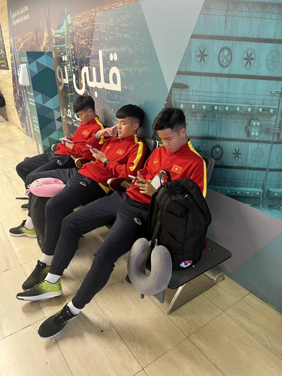 U20 Việt Nam bay 12 tiếng tới Ả Rập Xê-út, chuẩn bị đấu đội chủ nhà - Ảnh 3.