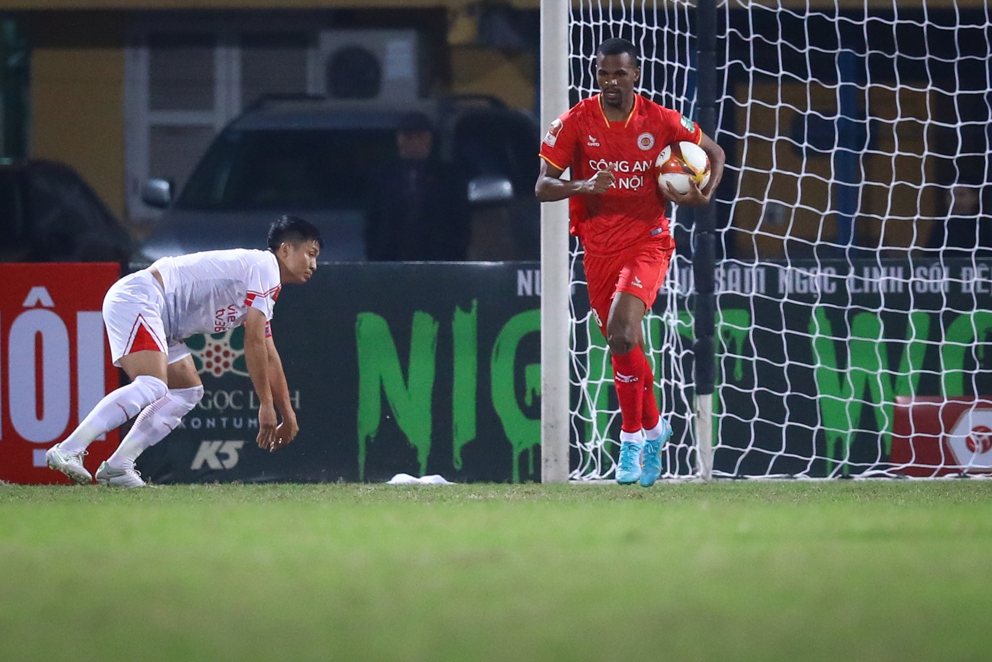 Các &quot;đại gia&quot; V.League đã tìm ra cách bóp nghẹt Văn Hậu - Ảnh 12.