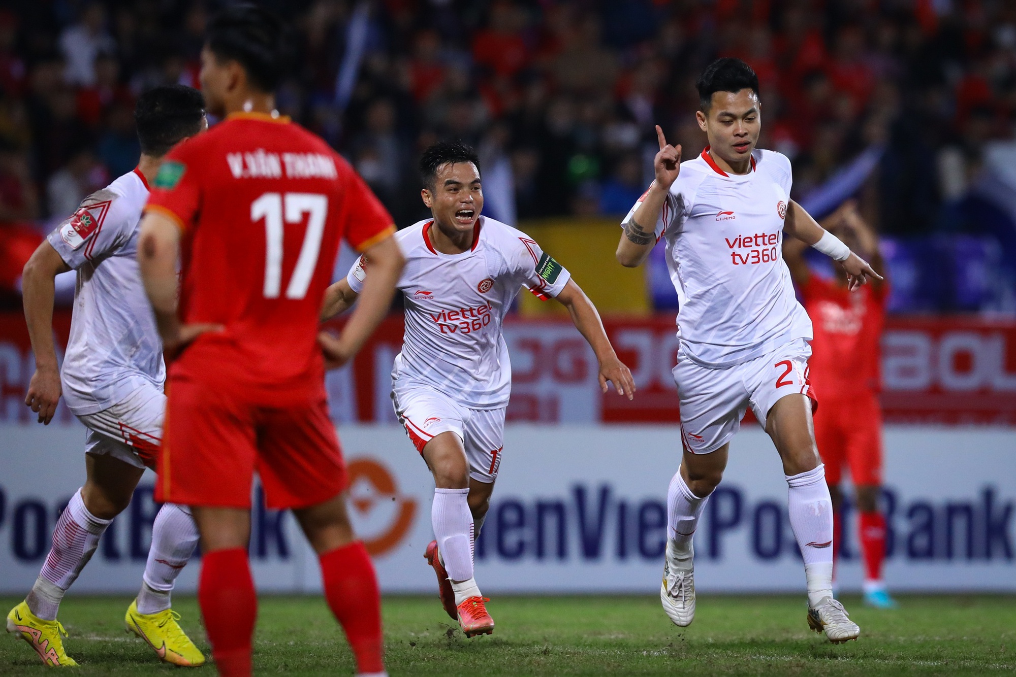 Các &quot;đại gia&quot; V.League đã tìm ra cách bóp nghẹt Văn Hậu - Ảnh 13.