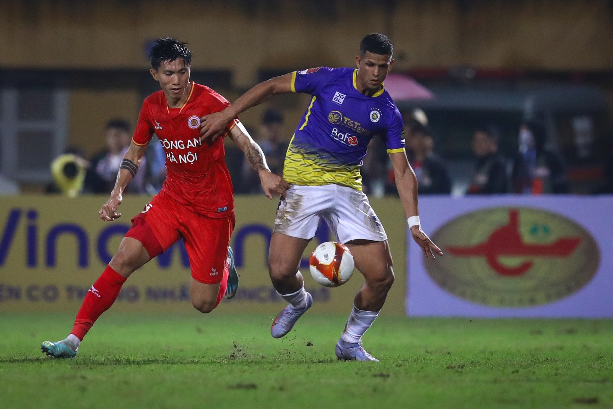 Các &quot;đại gia&quot; V.League đã tìm ra cách bóp nghẹt Văn Hậu - Ảnh 5.