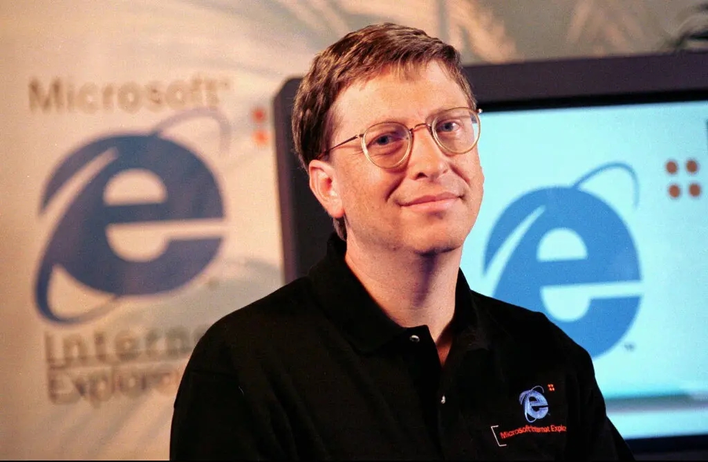 Bill Gates, người đồng sáng lập Microsoft, giới thiệu phiên bản mới nhất của trình duyệt web Internet Explorer của công ty tại San Francisco vào năm 1997. Ảnh:  @Dwayne Newton / Associated Press.