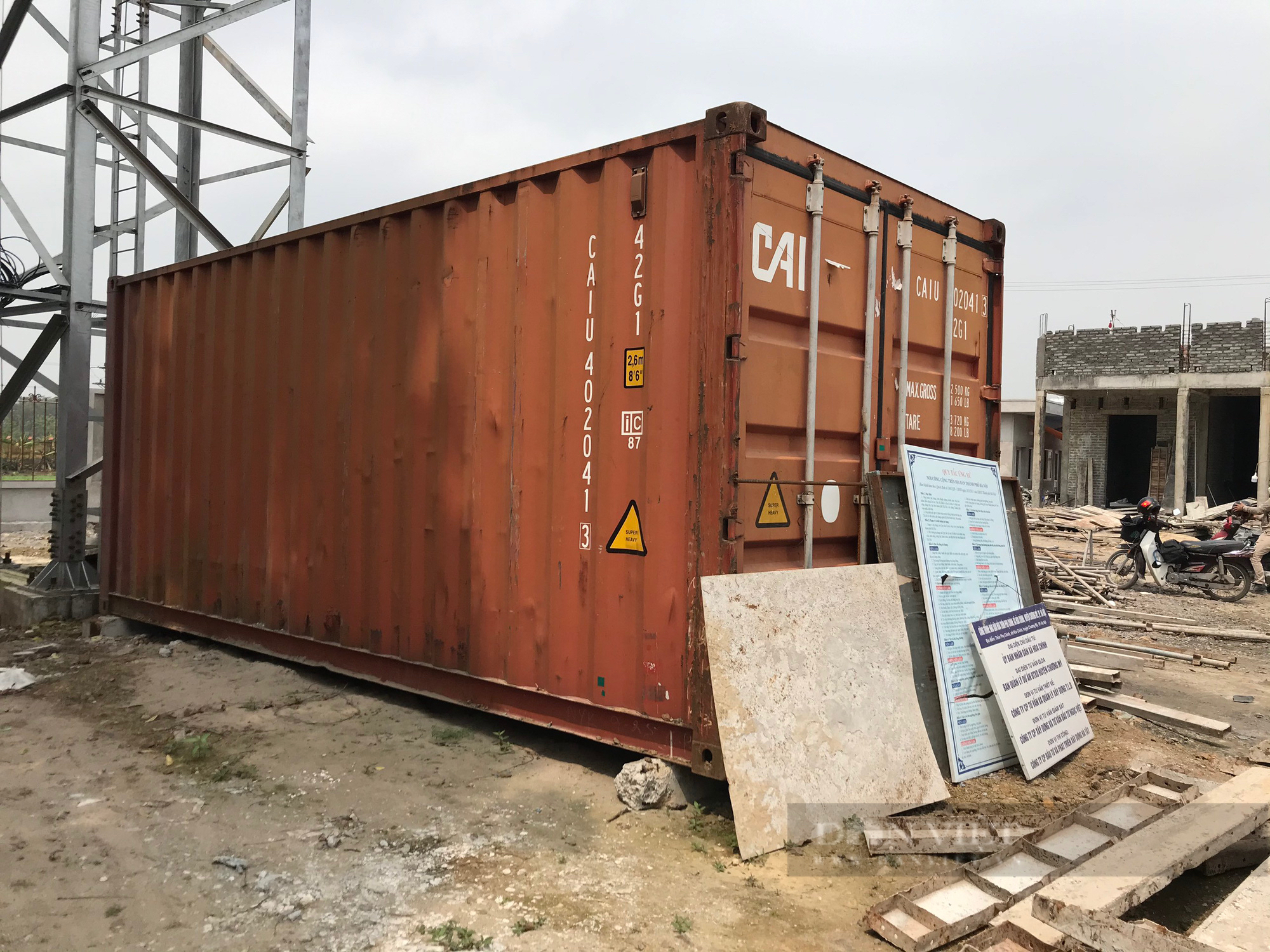 Tiết lộ thông tin mới về lô gỗ sưa &quot;trăm tỷ” nằm trong thùng container ở Hà Nội - Ảnh 1.