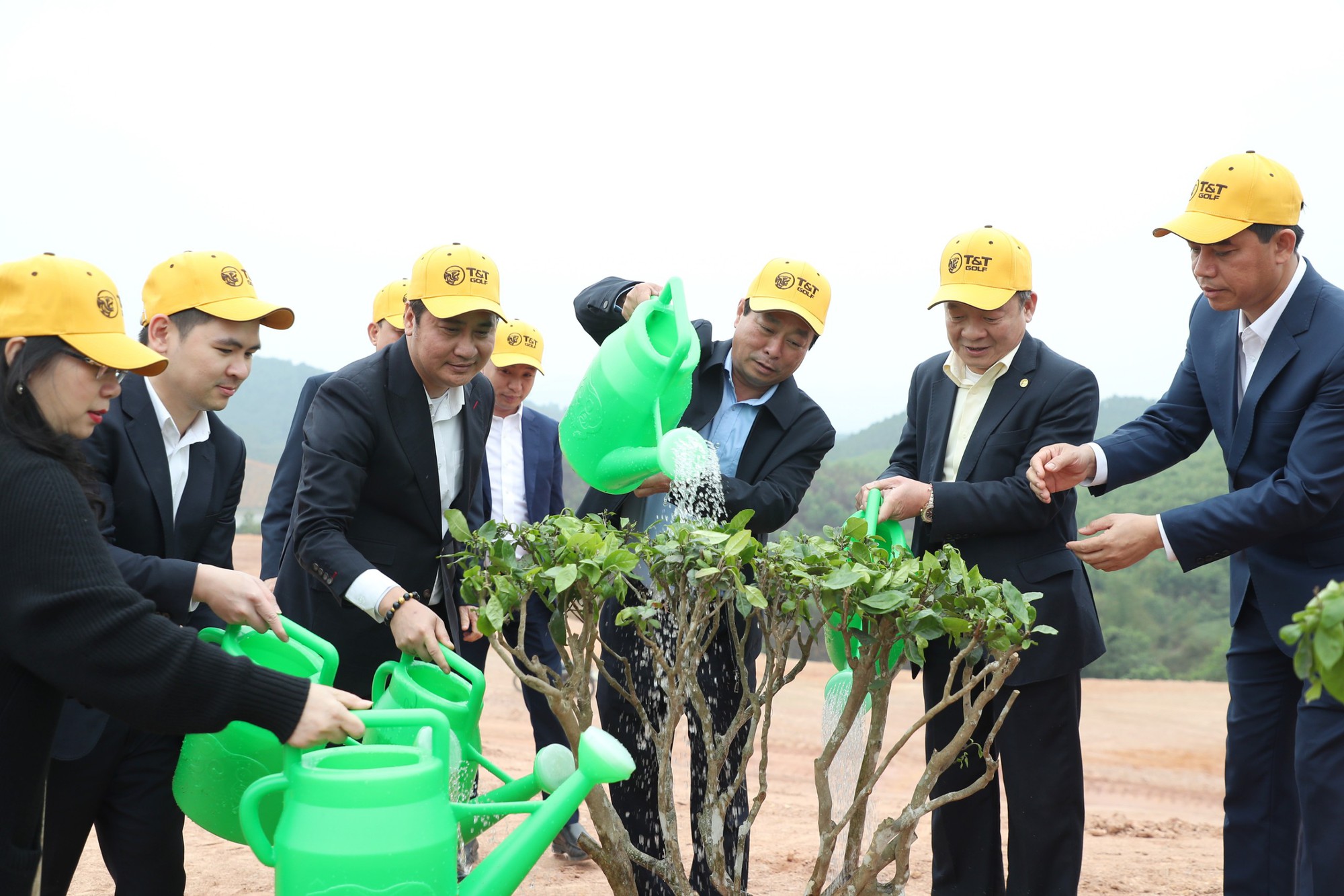 Phát động trồng cây phủ xanh 16 ha dự án sân golf tại tỉnh Phú Thọ - Ảnh 4.