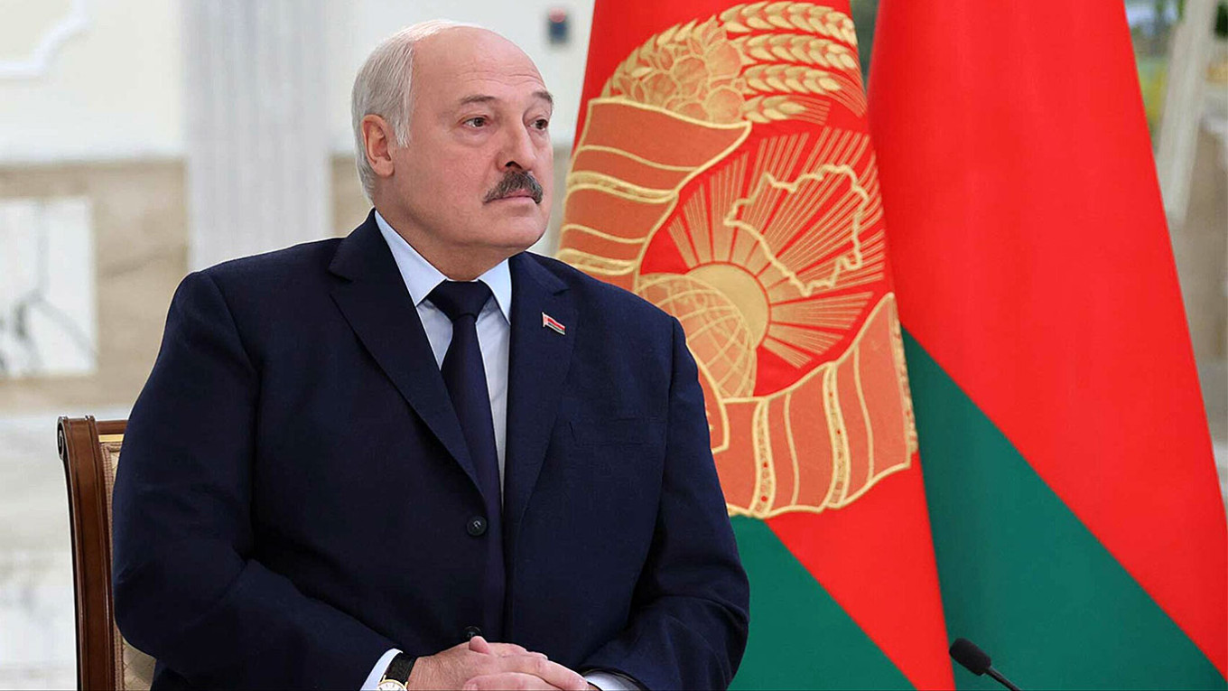 Tổng thống Lukashenko tuyên bố Belarus sẽ tham chiến cùng Nga nếu bị Ukraine tấn công trước - Ảnh 1.