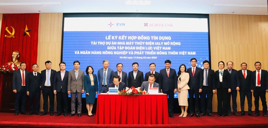 Agribank và Tập đoàn Điện lực Việt Nam ký Hợp đồng tín dụng cho Dự án Nhà máy Thủy điện Ialy mở rộng - Ảnh 1.