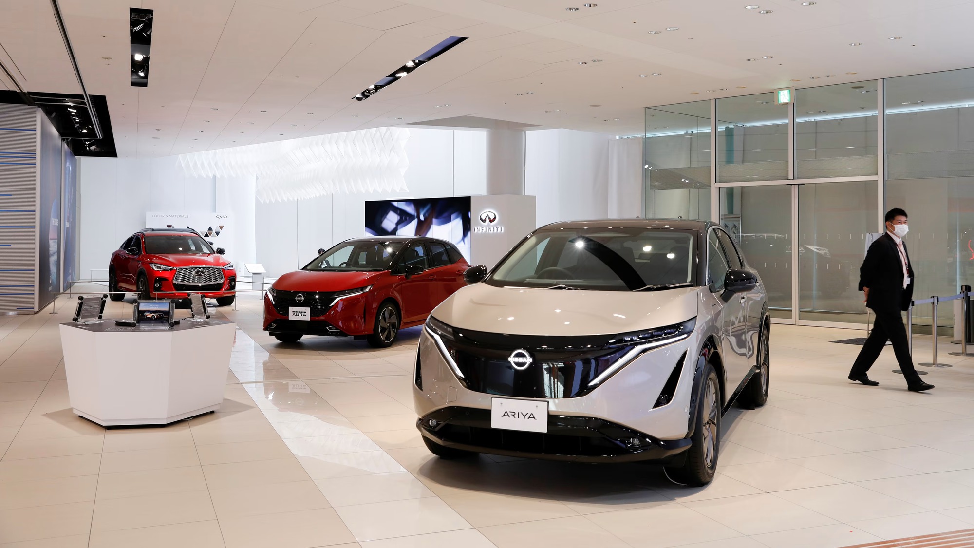Nissan đã hạ dự báo doanh số bán hàng của mình 300.000 chiếc, xuống còn 3,4 triệu chiếc, với lý do môi trường kinh doanh đầy thách thức do phong tỏa do Covid-19 ở Trung Quốc và nhu cầu thấp hơn dự kiến, cũng như tình trạng thiếu chip tiếp tục ở Bắc Mỹ. Ảnh: @AFP.