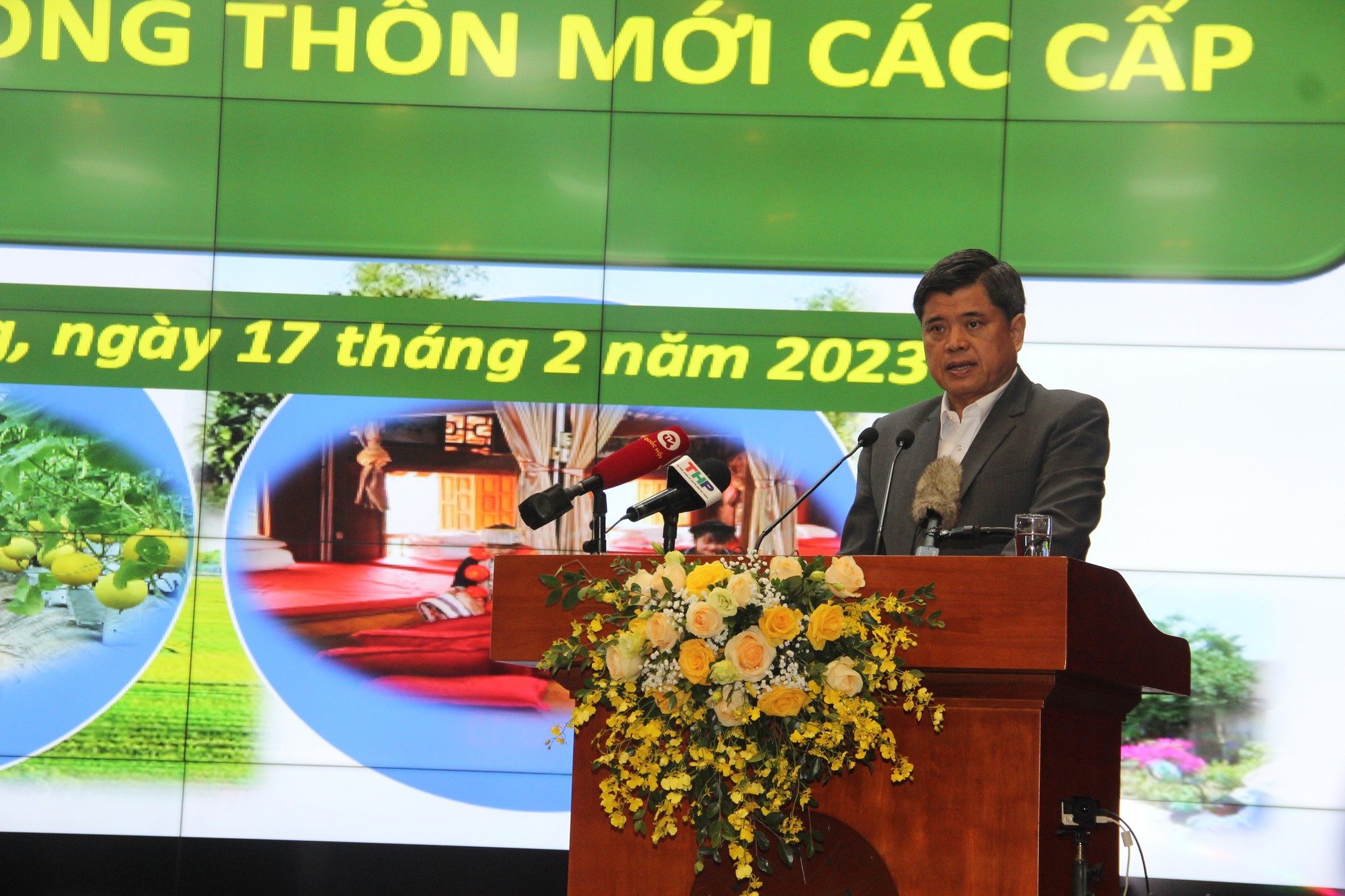 Bộ trưởng Lê Minh Hoan: Xây dựng nông thôn mới cần phát triển chiều sâu văn hóa chứ đừng “đồng phục hóa” làng quê - Ảnh 2.