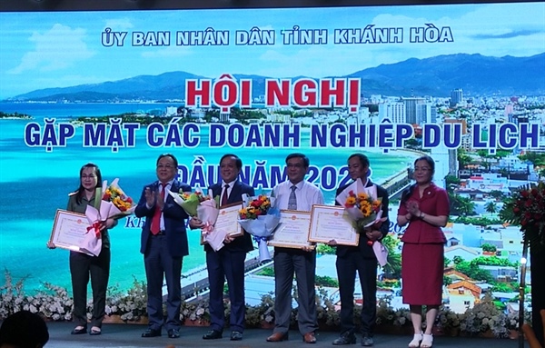 Hỗ trợ tháo gỡ khó khăn cho các doanh nghiệp du lịch Khánh Hòa - Ảnh 2.