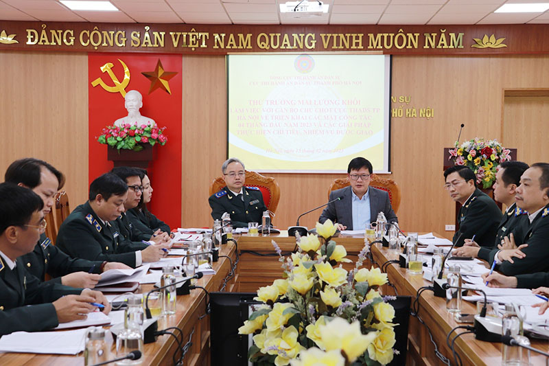 Các cơ quan Thi hành án dân sự Hà Nội đang thi hành khoản thu cho hơn 60 tổ chức tín dụng, ngân hàng - Ảnh 2.