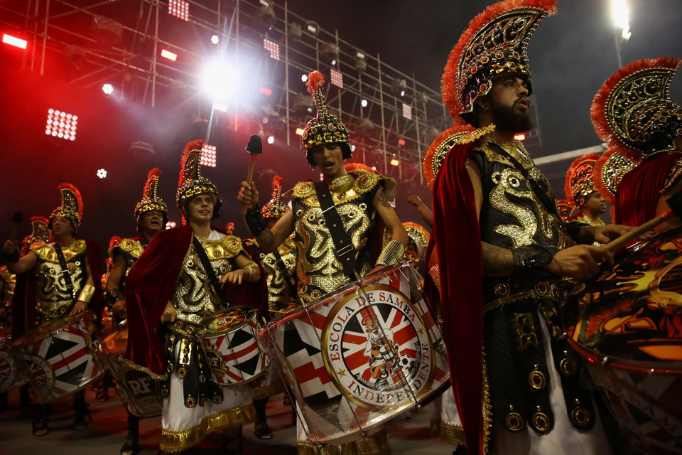 Hình ảnh sôi động của hàng trăm nghìn người dự lễ hội Carnival ở Brazil - Ảnh 12.