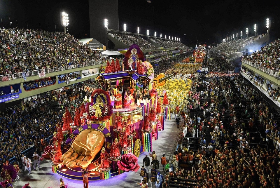 Hình ảnh sôi động của hàng trăm nghìn người dự lễ hội Carnival ở Brazil - Ảnh 16.