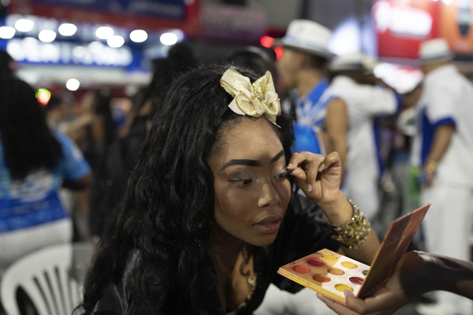 Hình ảnh sôi động của hàng trăm nghìn người dự lễ hội Carnival ở Brazil - Ảnh 7.