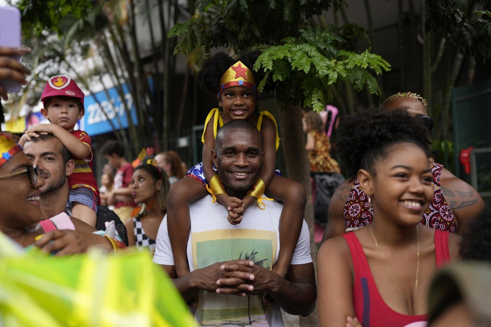 Hình ảnh sôi động của hàng trăm nghìn người dự lễ hội Carnival ở Brazil - Ảnh 9.