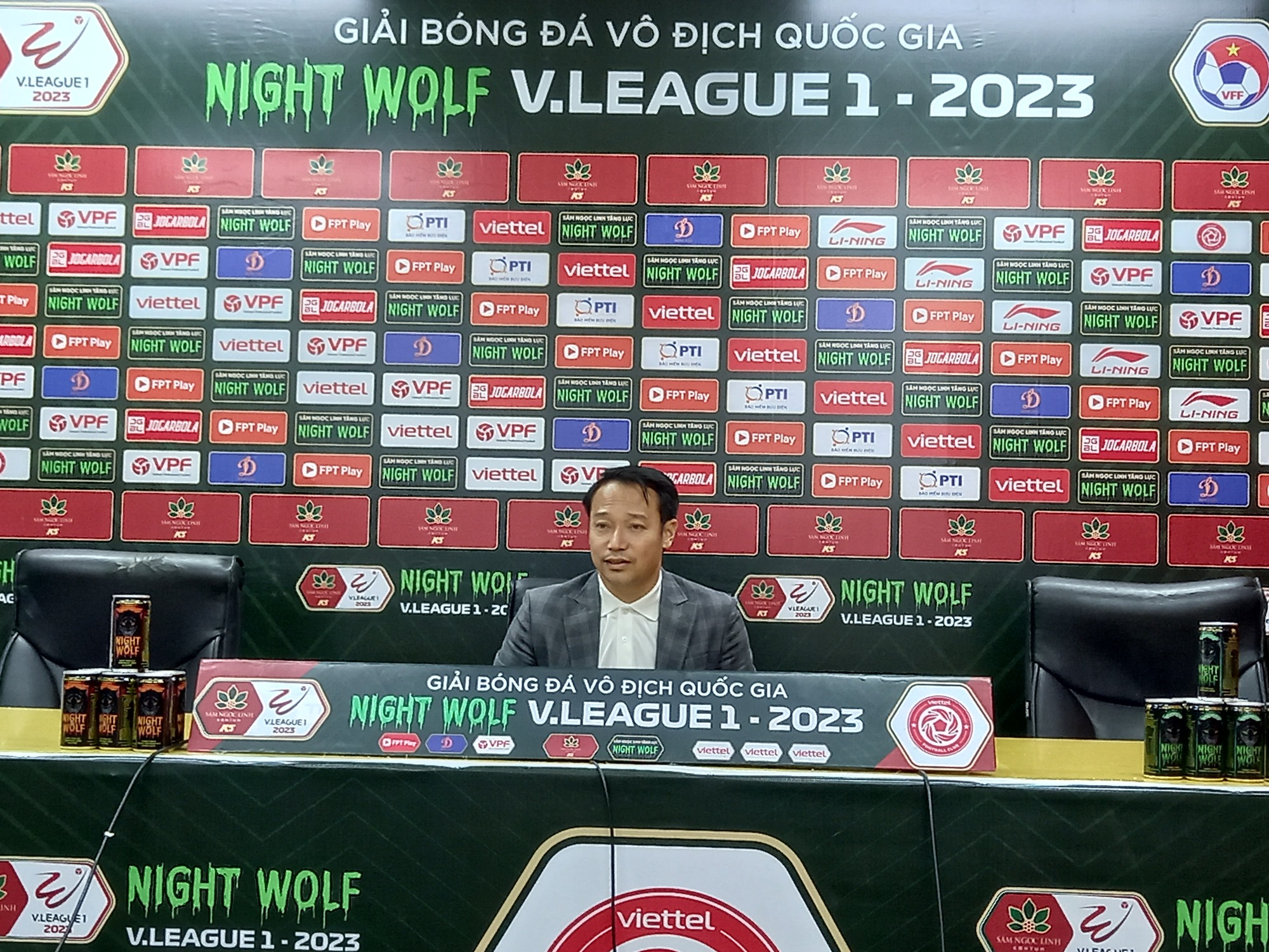 Hòa Viettel, HLV Vũ Hồng Việt than phiền lịch thi đấu V.League ảnh hưởng tới Nam Định - Ảnh 3.