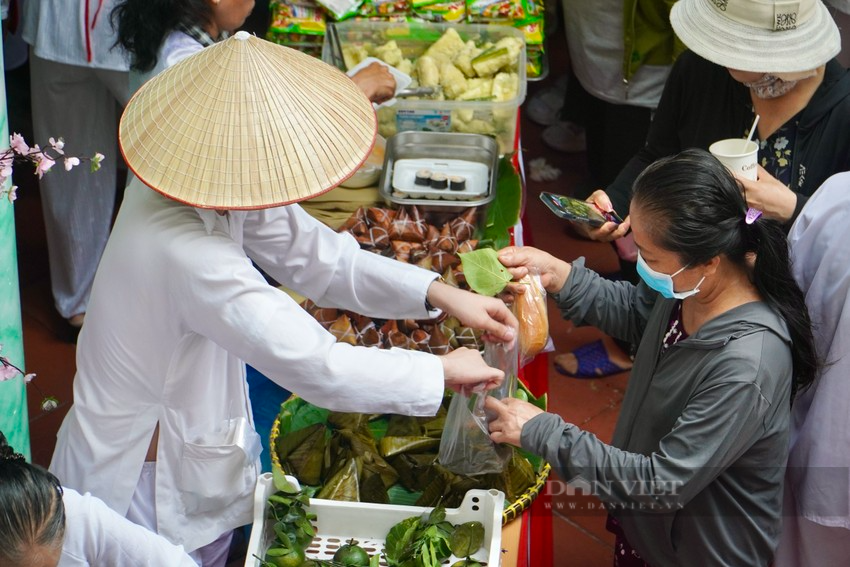 TP.HCM: Độc đáo phiên chợ dùng lá cây thay tiền - Ảnh 6.