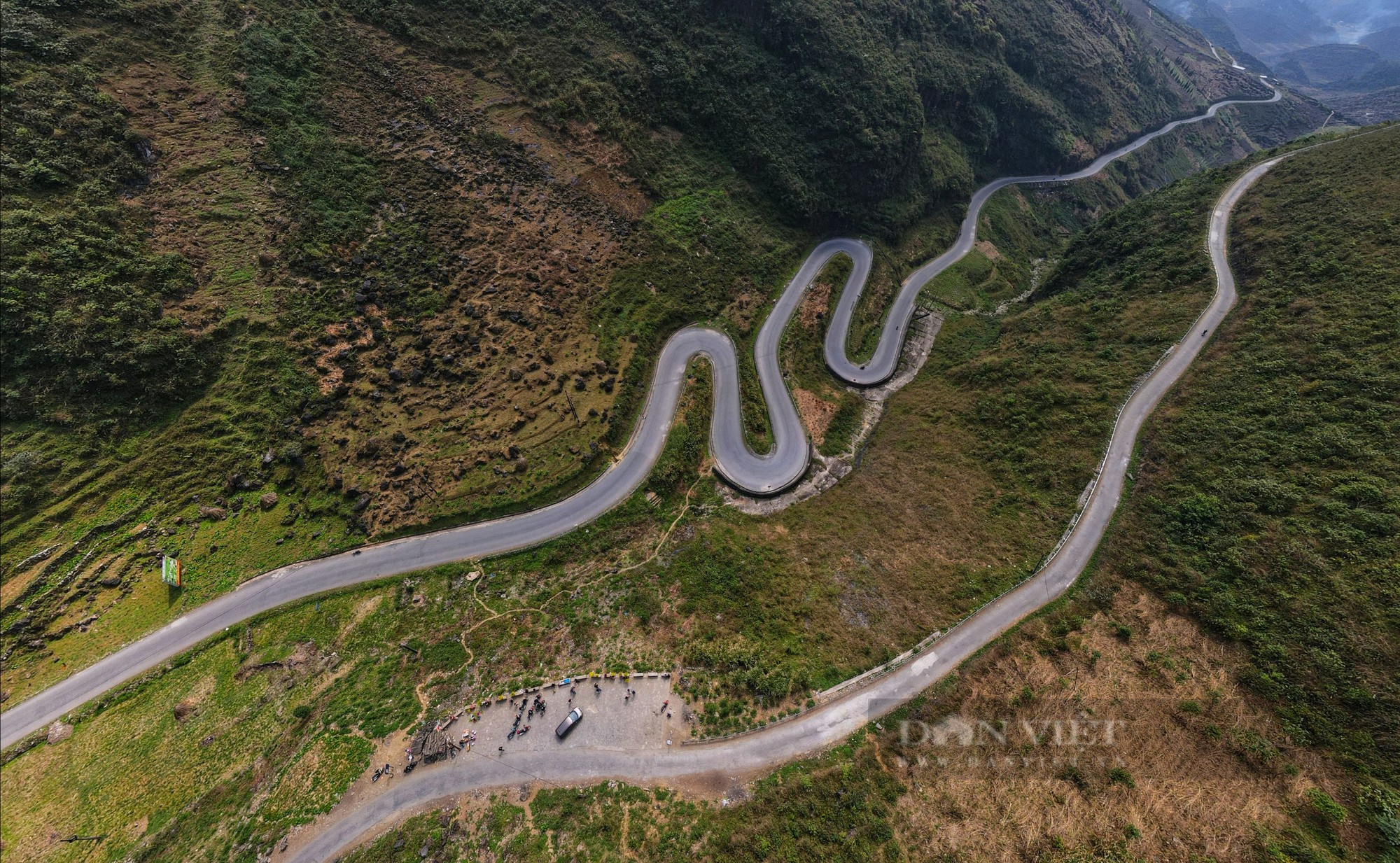 Đi chợ vùng biên ở Hà Giang, đón hoàng hôn tại cực Bắc và ngắm mai anh đào   - Ảnh 9.