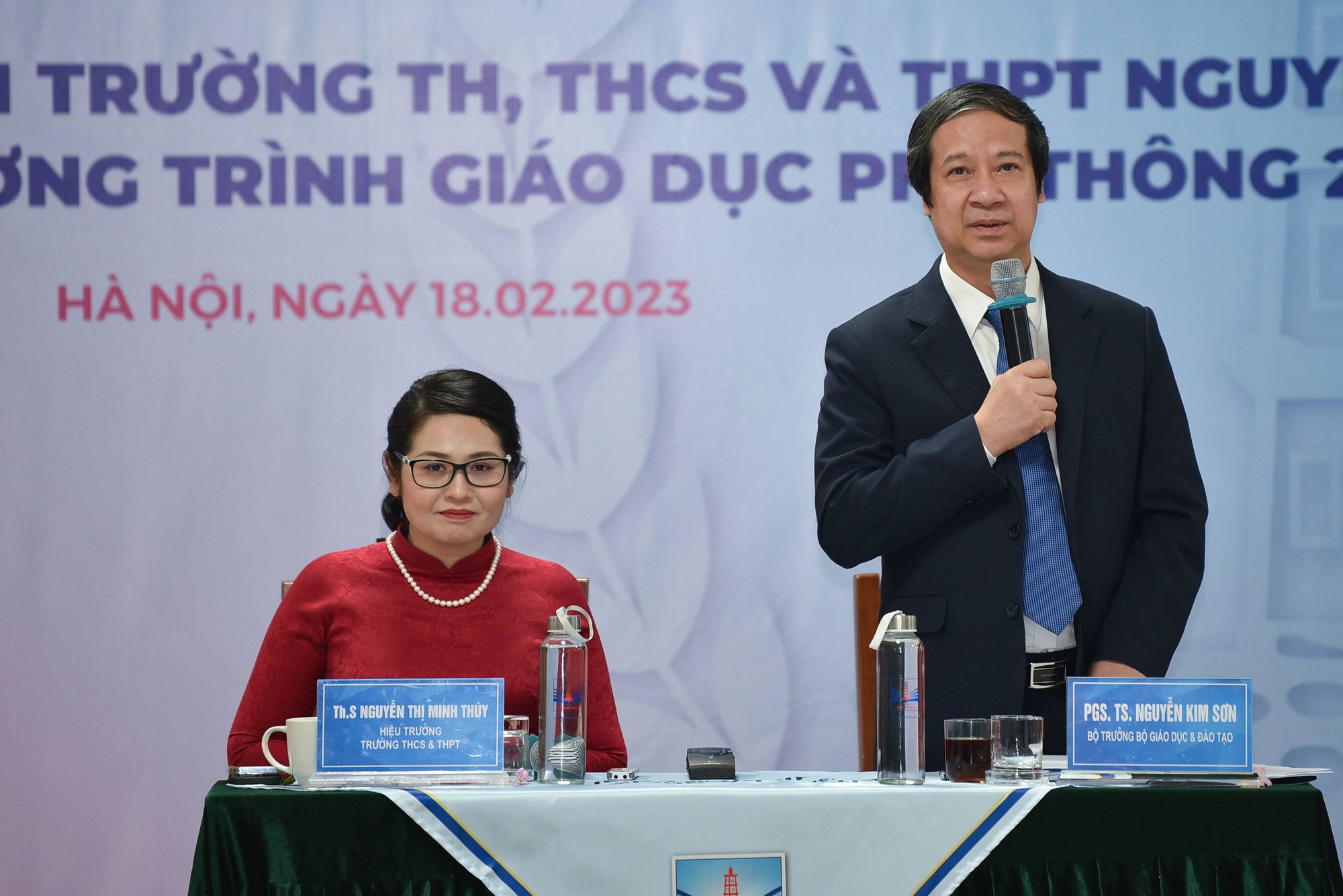 Bộ trưởng Nguyễn Kim Sơn: &quot;Thay đổi chương trình mới nhưng không cực đoan&quot; - Ảnh 1.