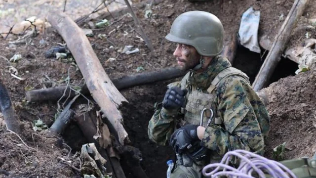 Lính Anh ở tiền tuyến Ukraine kể chuyện thoát đòn tấn công chết chóc của Nga ở Donbass - Ảnh 1.