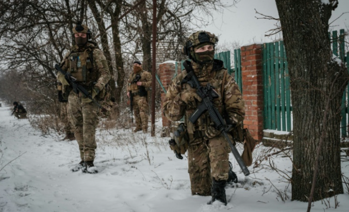 Lính Ukraine gồng mình chống đỡ 'bão lửa' của quân Nga ở Bakhmut - Ảnh 1.
