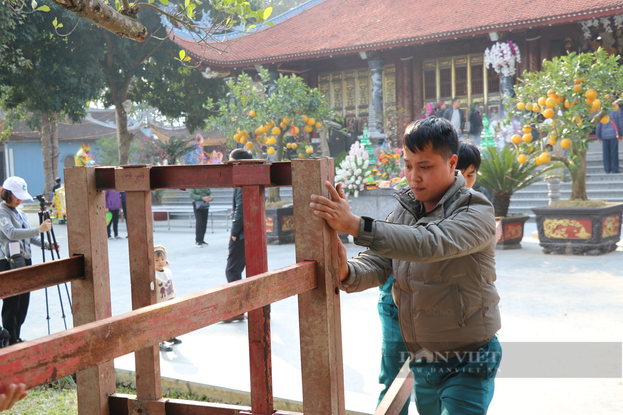 Lễ hội đền Đông Cuông (Văn Yên, Yên Bái) vì sao lại mổ trâu trắng vào 00 giờ sáng - Ảnh 6.