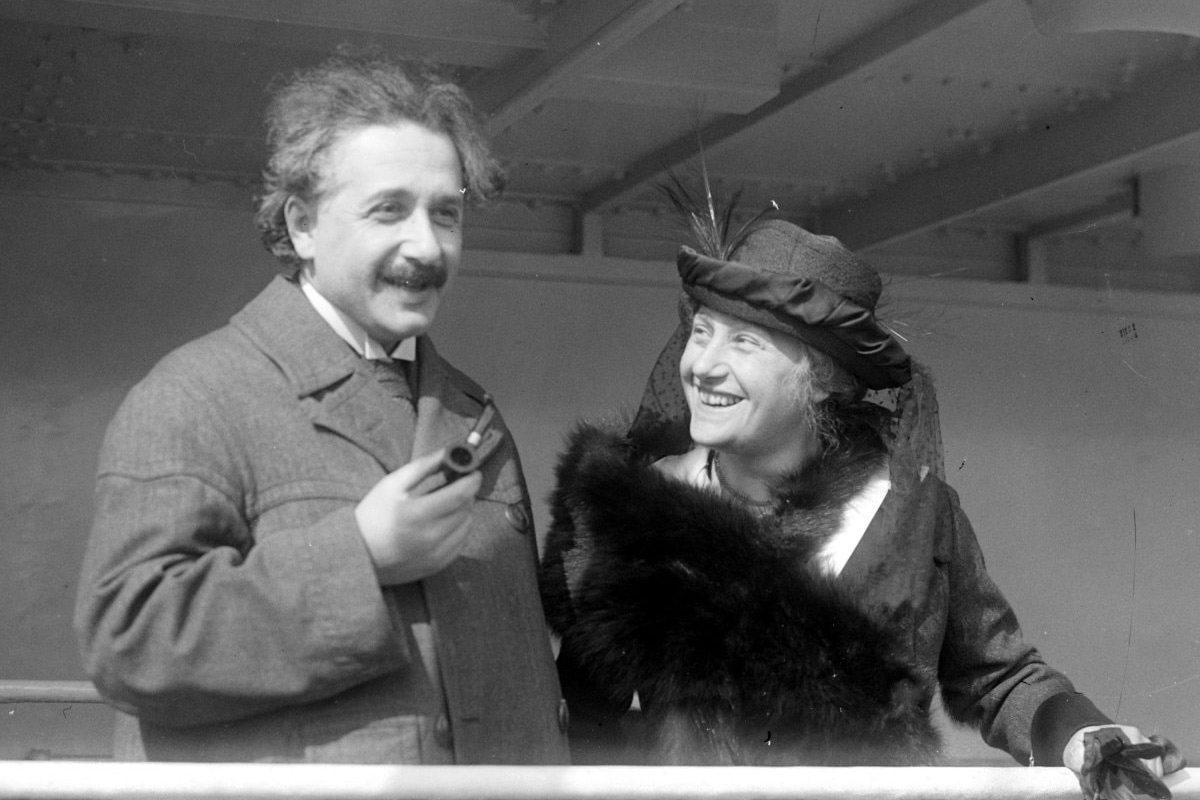 Albert Einstein yêu say đắm nữ điệp viên Liên Xô xinh đẹp nào? - Ảnh 1.