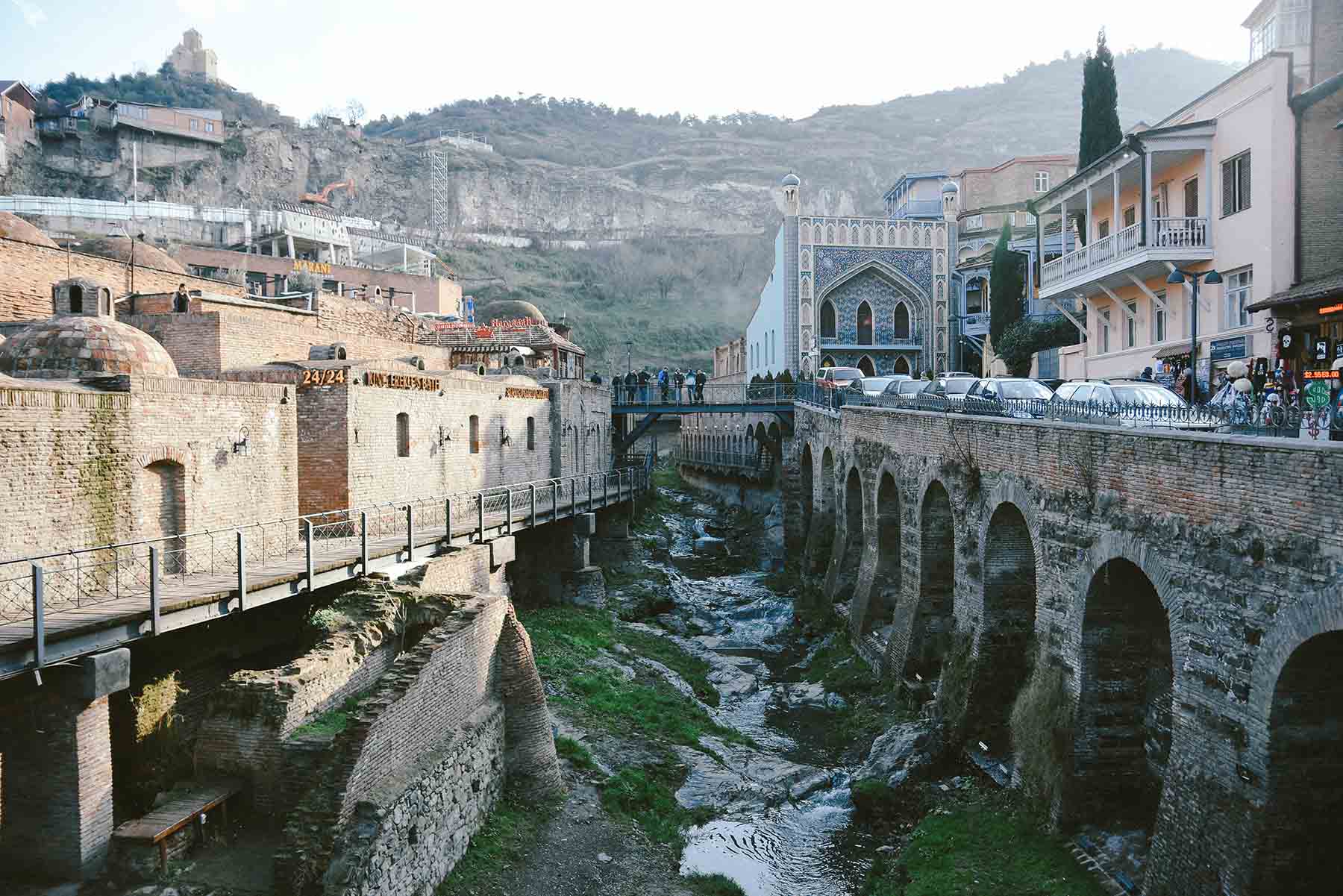 Tbilisi, thủ đô cổ kính, yên bình của Georgia - Ảnh 4.