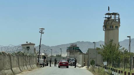 Taliban hé lộ kế hoạch sử dụng các căn cứ quân sự Mỹ bỏ lại - Ảnh 1.