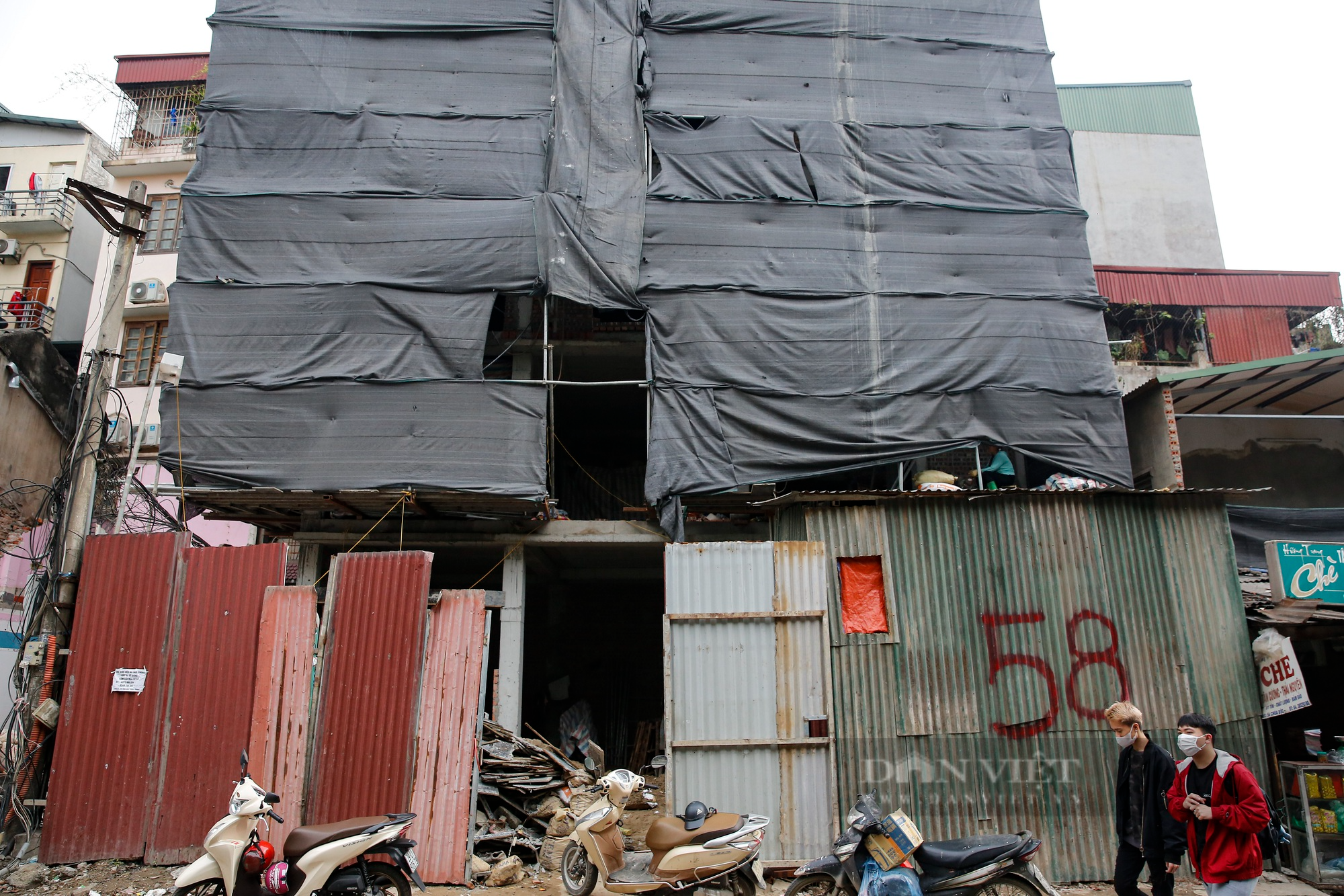 Nhà mặt phố trung tâm Hà Nội vừa phá dỡ đã xuất hiện người để lại lời nhắn &quot;cần mua đất gấp&quot; - Ảnh 8.