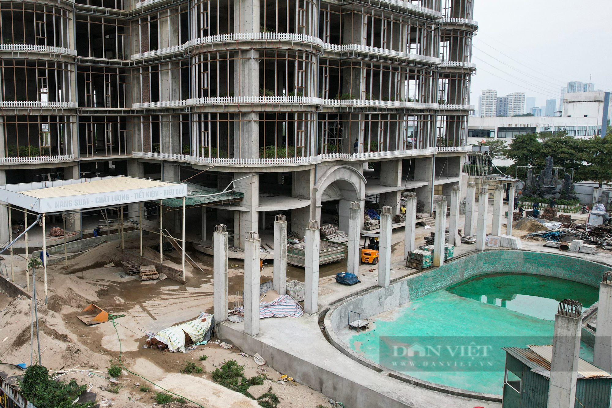 Cất nóc gần 3 năm, một dự án cao 45 tầng tại Hà Nội vẫn chưa thể đưa vào sử dụng - Ảnh 4.