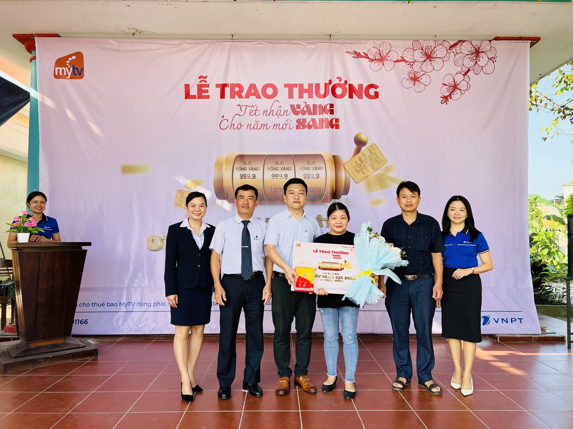 Quảng Nam: Một khách hàng của VNPT VinaPhone trúng thưởng 1 cây vàng SJC 9999 - Ảnh 1.
