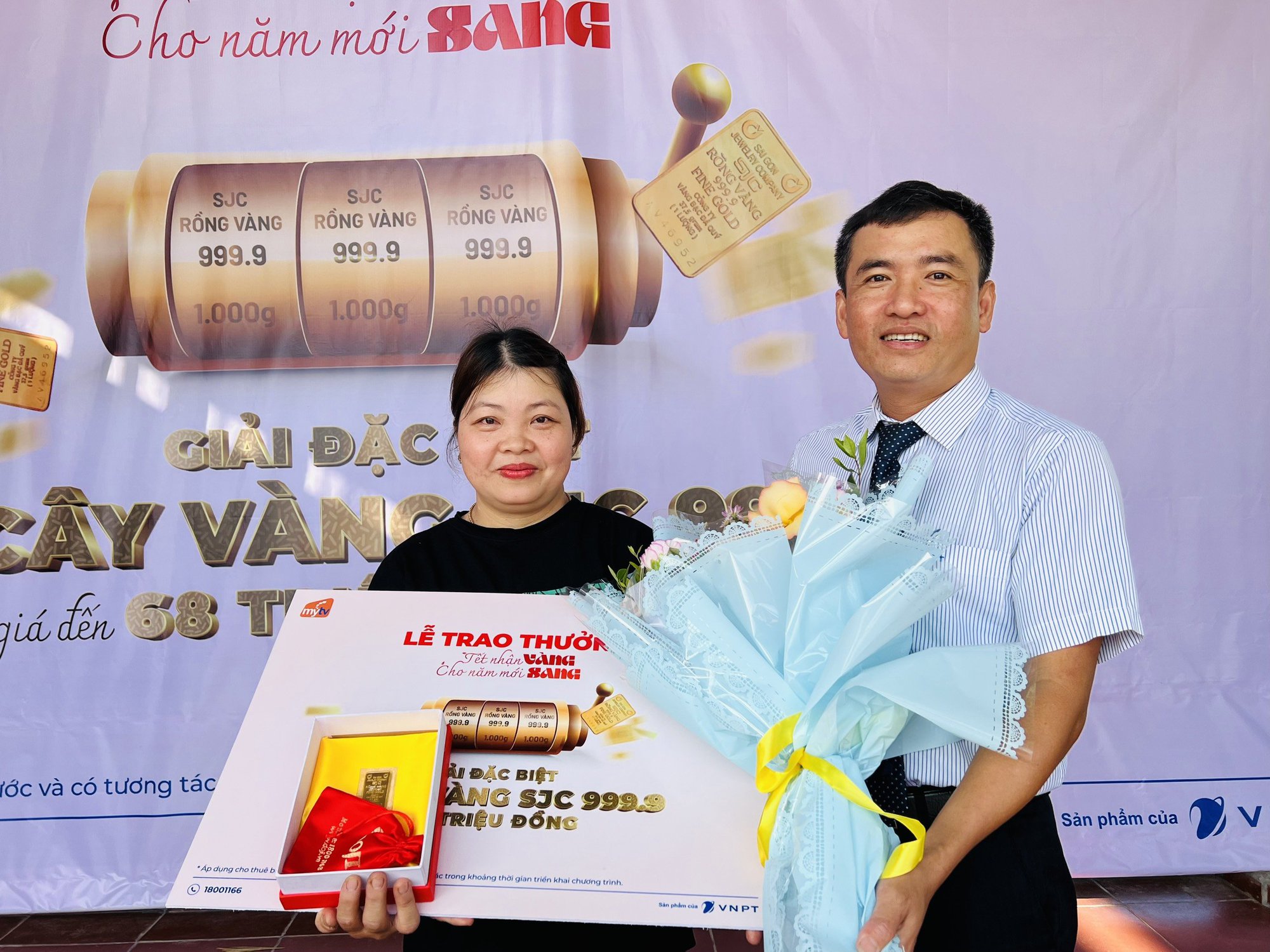 Quảng Nam: Một khách hàng của VNPT VinaPhone trúng thưởng 1 cây vàng SJC 9999 - Ảnh 2.