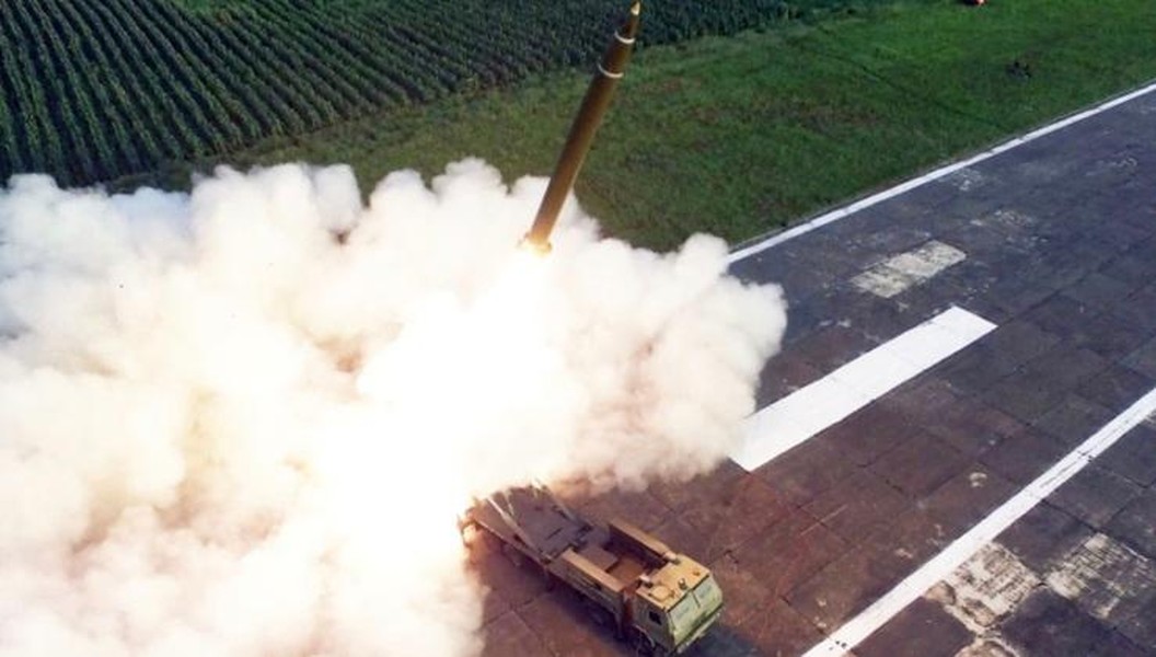 Triều Tiên thử pháo phản lực siêu lớn KN-25 chuyên phá hủy sân bay - Ảnh 13.