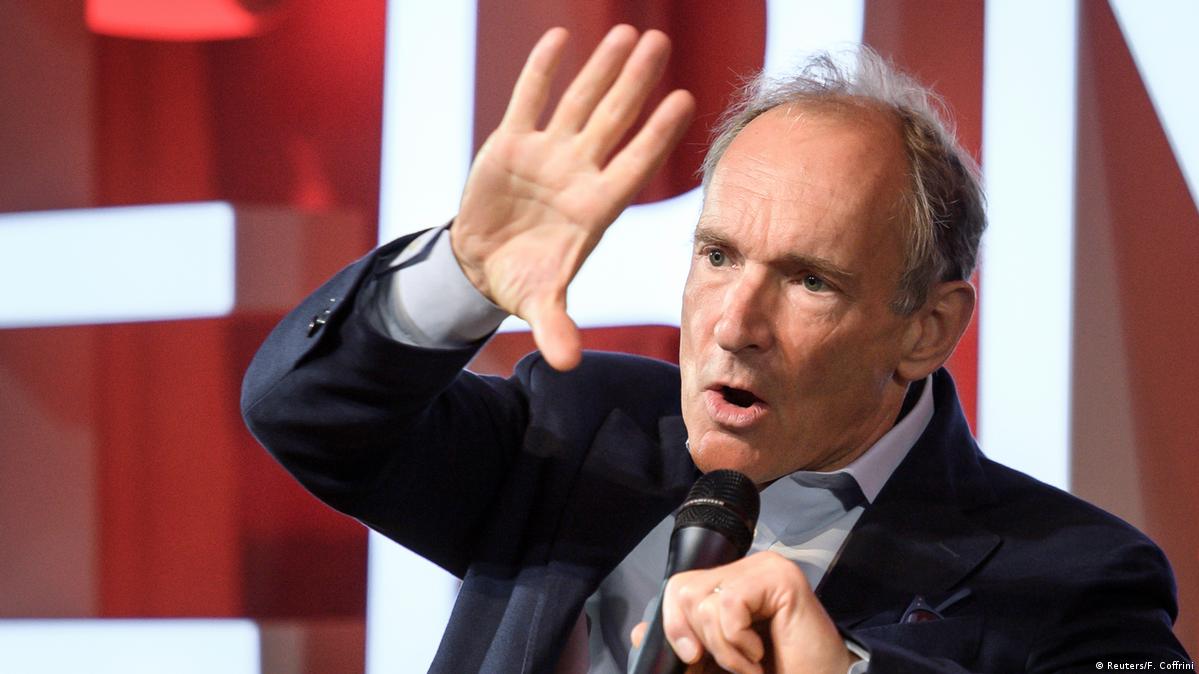 Nhà phát minh World Wide Web Tim Berners Lee gọi tiền điện tử là 'nguy hiểm' và ví nó như cờ bạc. Ảnh: @AFP.