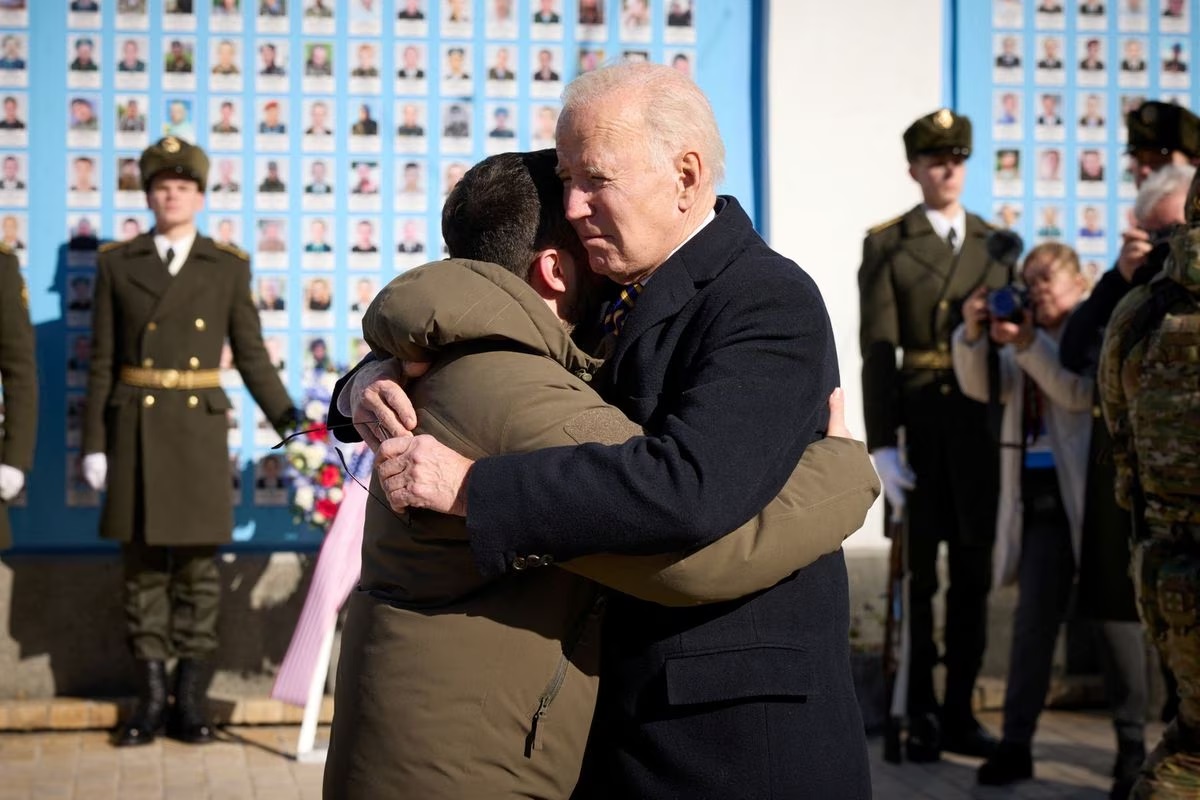 Chuyến thăm bất ngờ của ông Biden tới Kiev được giữ bí mật với cả thế giới trừ Nga như thế nào? - Ảnh 2.