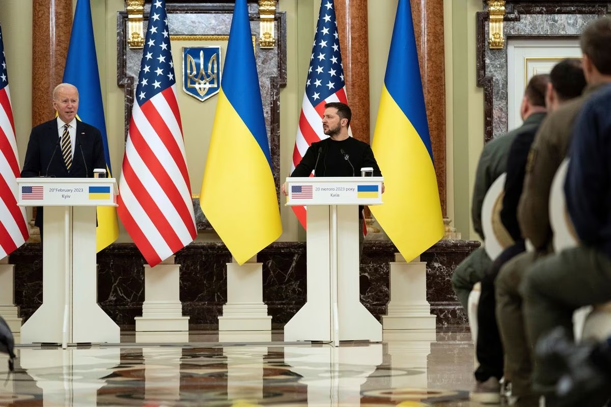 Chuyến thăm bất ngờ của ông Biden tới Kiev được giữ bí mật với cả thế giới trừ Nga như thế nào? - Ảnh 3.