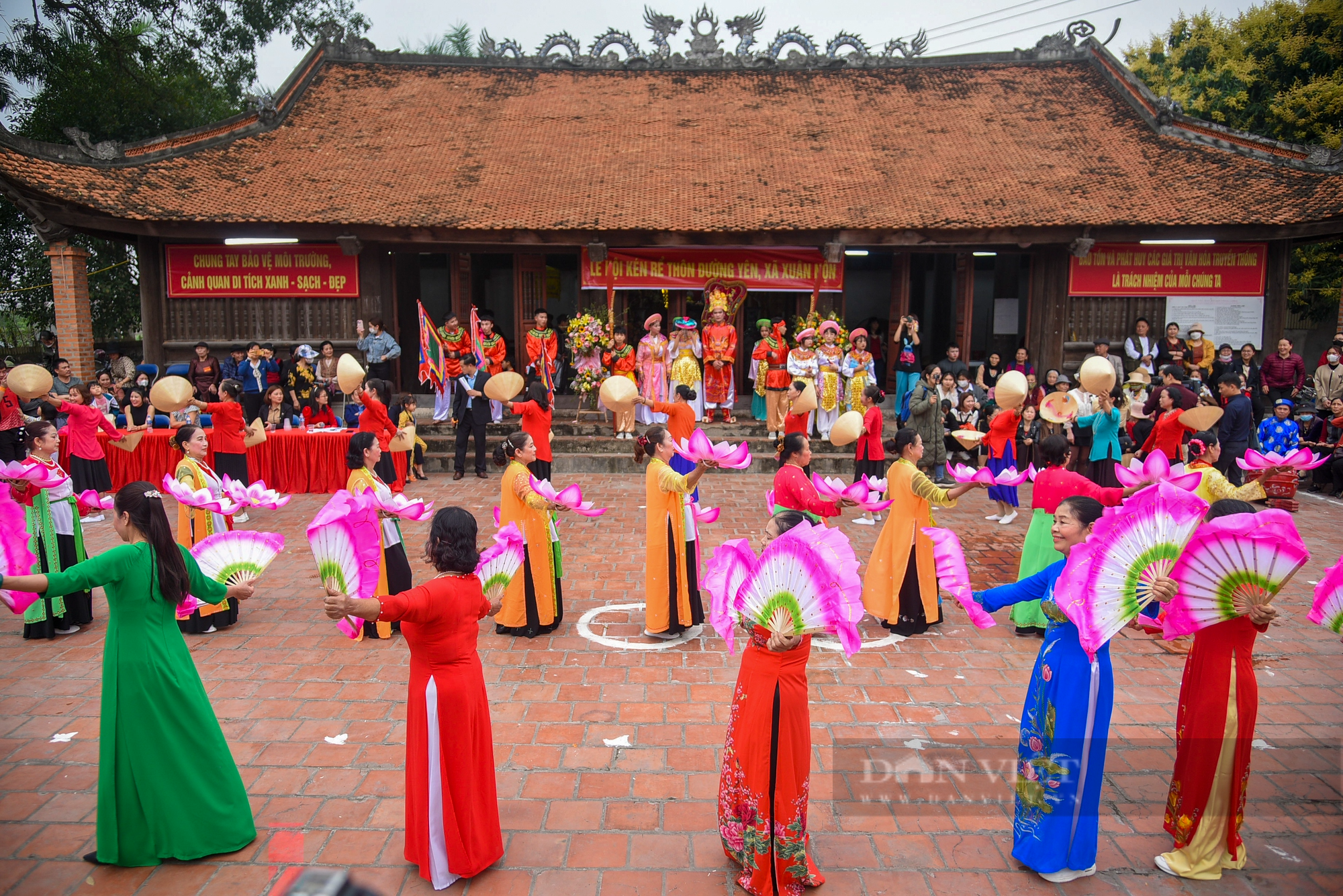 Đầu xuân về làng cổ Đường Yên xem lễ hội kén rể - Ảnh 1.