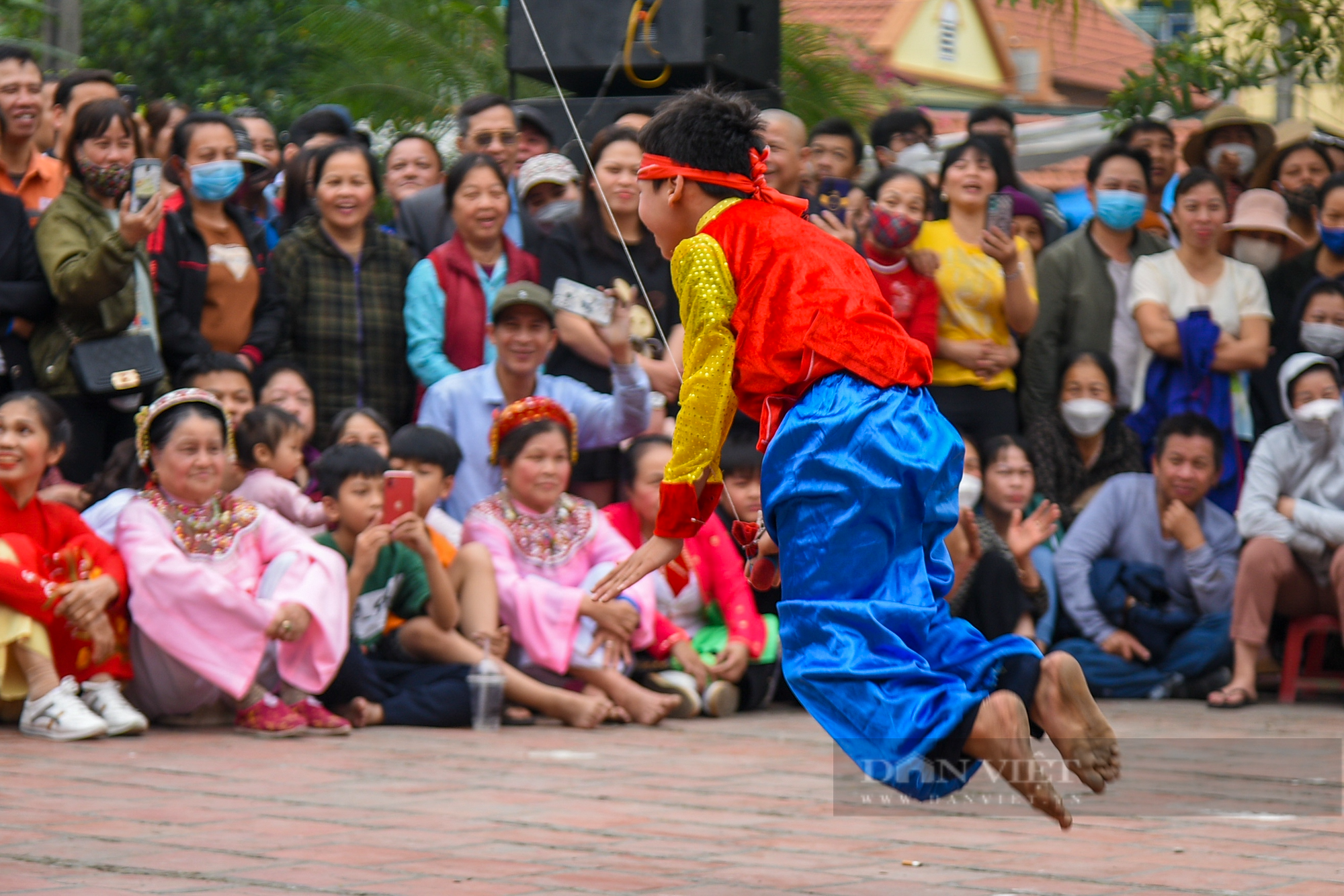 Đầu xuân về làng cổ Đường Yên xem lễ hội kén rể - Ảnh 11.