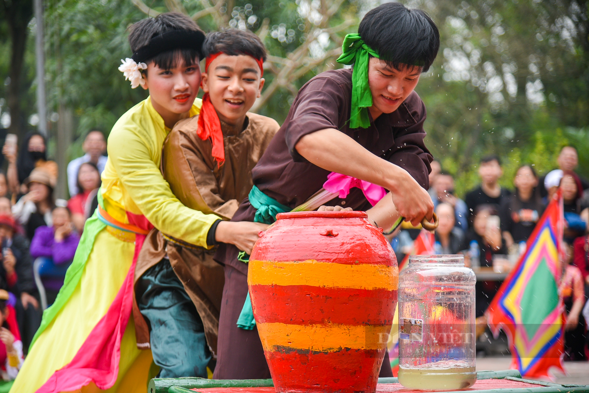 Đầu xuân về làng cổ Đường Yên xem lễ hội kén rể - Ảnh 12.