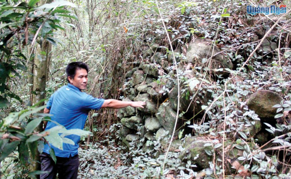 Làng cổ này ở Quảng Ngãi, người Việt xuôi phương Nam  để lại dấu tích bờ rào đá chống thú dữ - Ảnh 4.