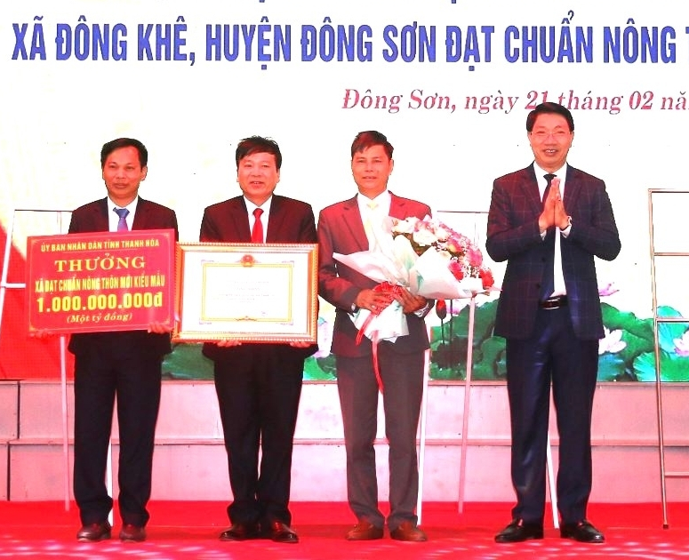 Thanh Hoá: Công bố xã Đông Khê đạt chuẩn nông thôn mới kiểu mẫu năm 2022 - Ảnh 1.