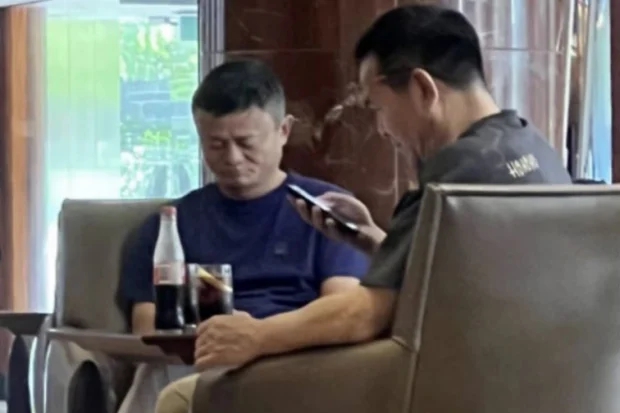 Jack Ma tại một khách sạn ở Melbourne, nơi ông đã đến thăm những người bạn cũ. Ảnh: @Twitter.